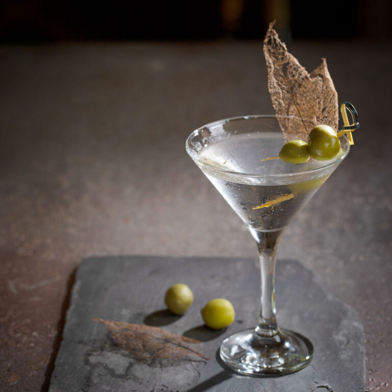 1802_Blacklion_Intro-Posts_NO-TEXT_AI_001-07